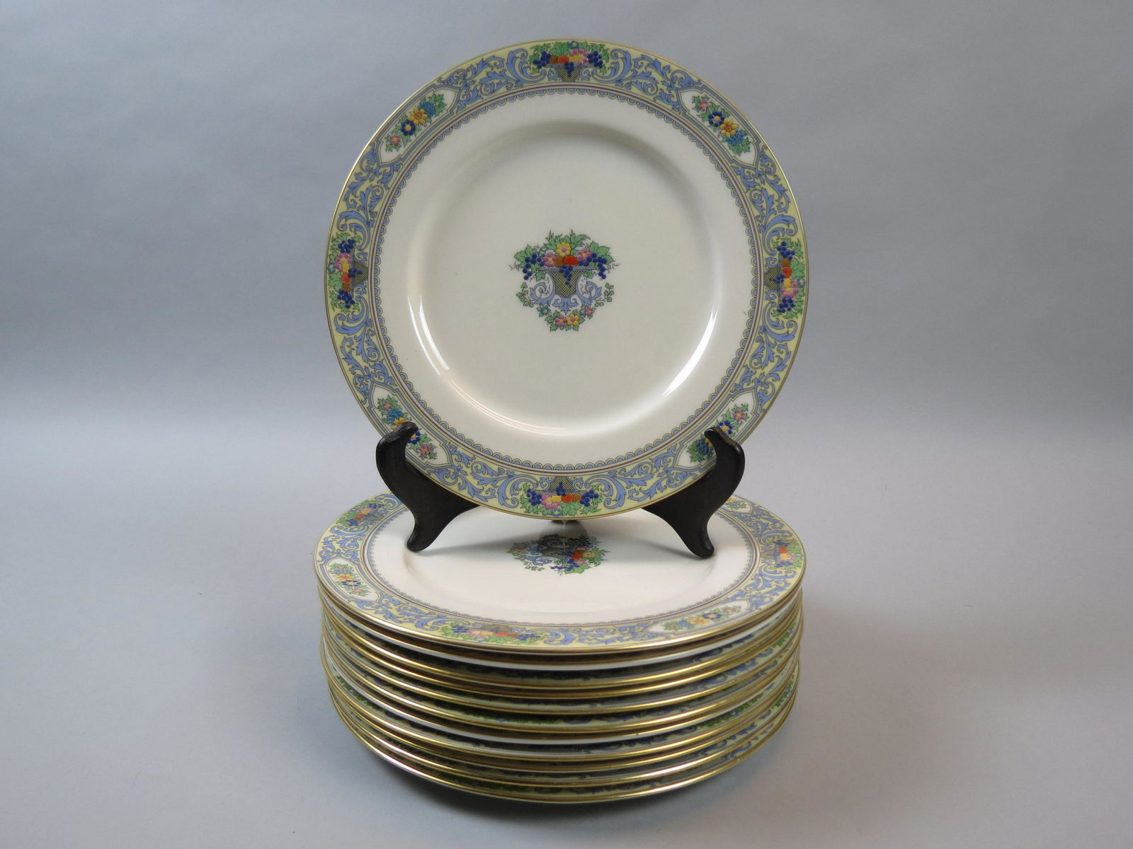 12 Lenox "Autumn" Porcelain Dinner Plates. (1 of 6)