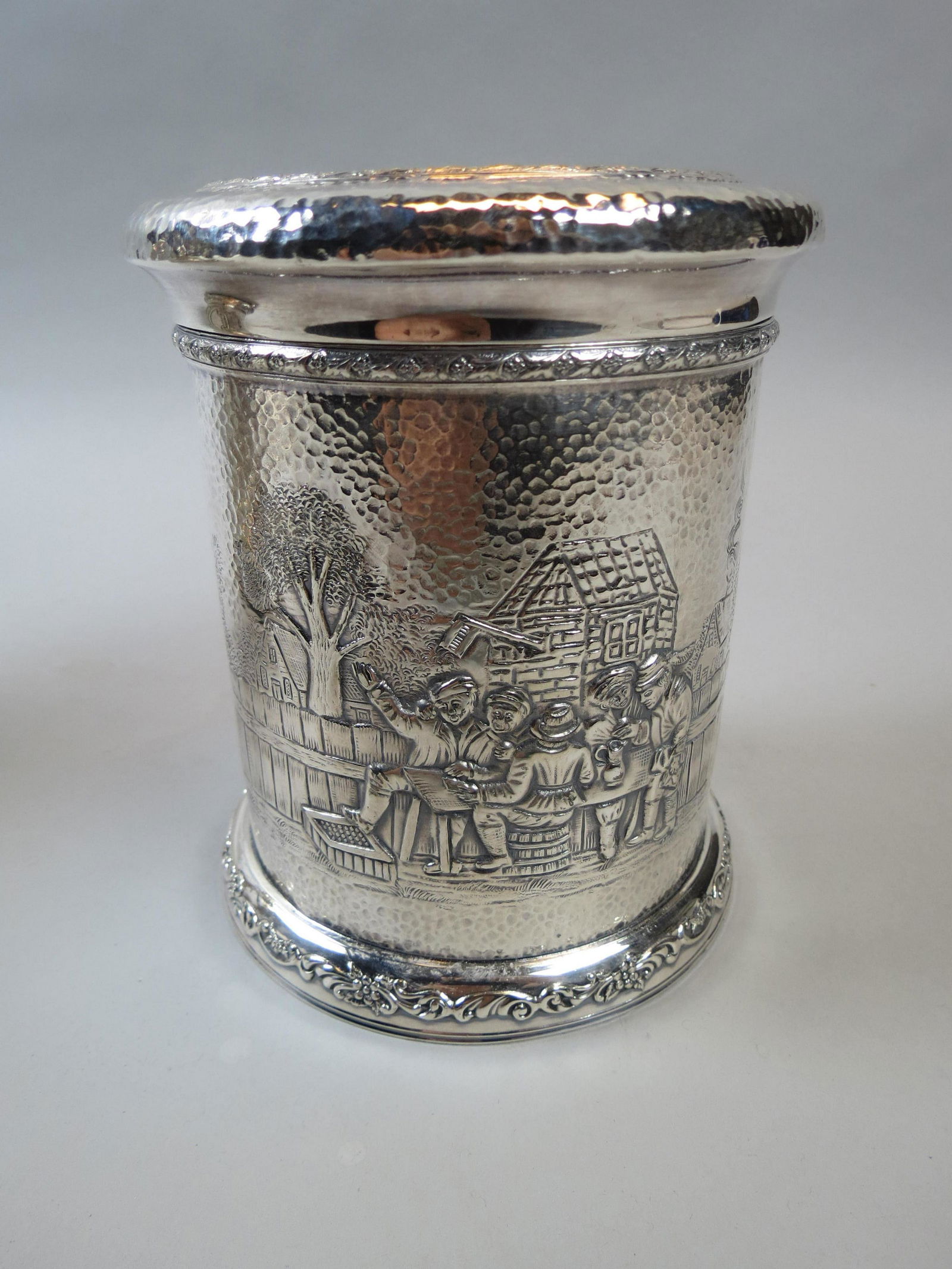 Silverplate Biscuit Box by International, (1 of 7)