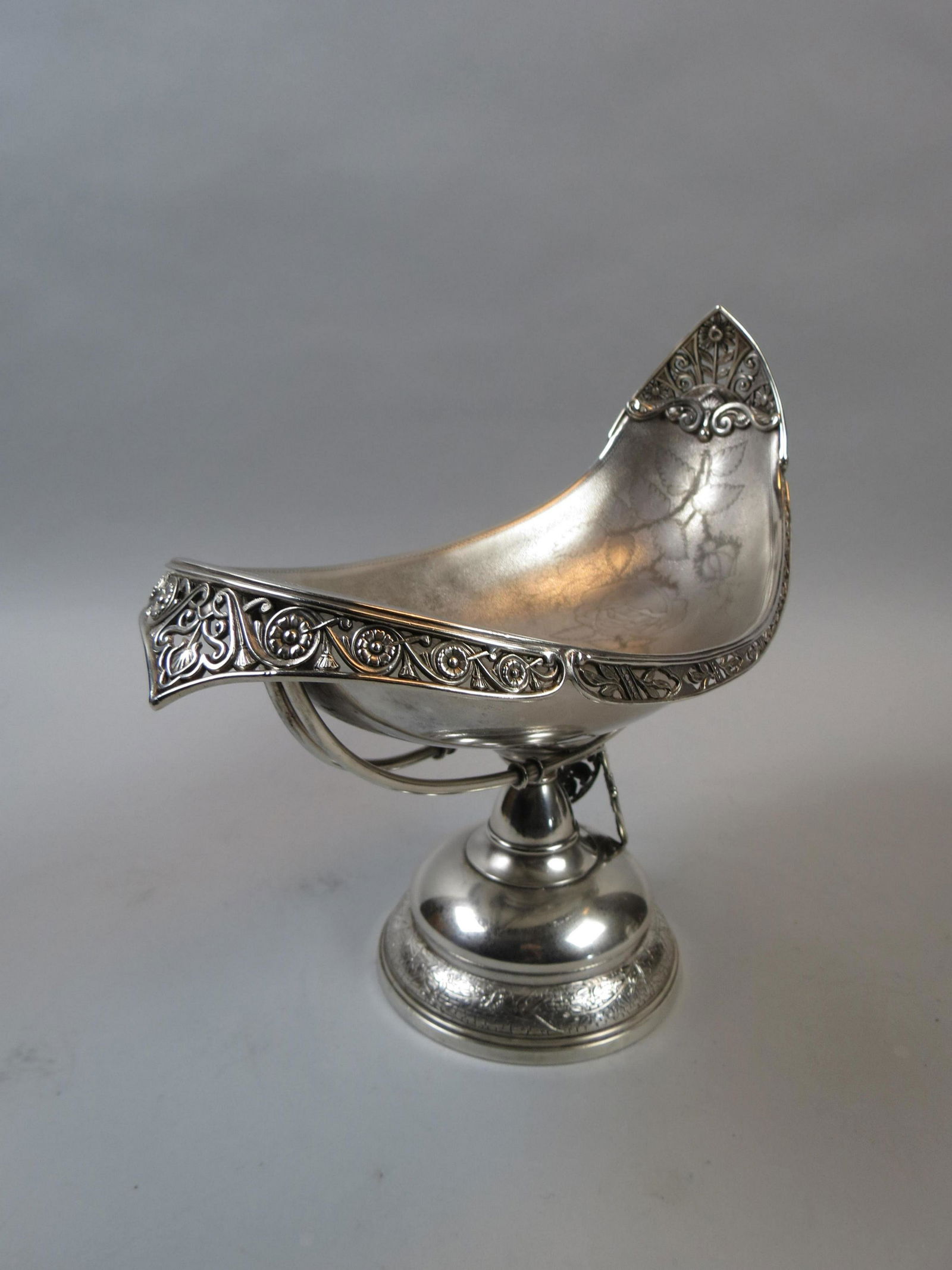 Reed & Barton Victorian Silverplate Centerpiece, (1 of 8)