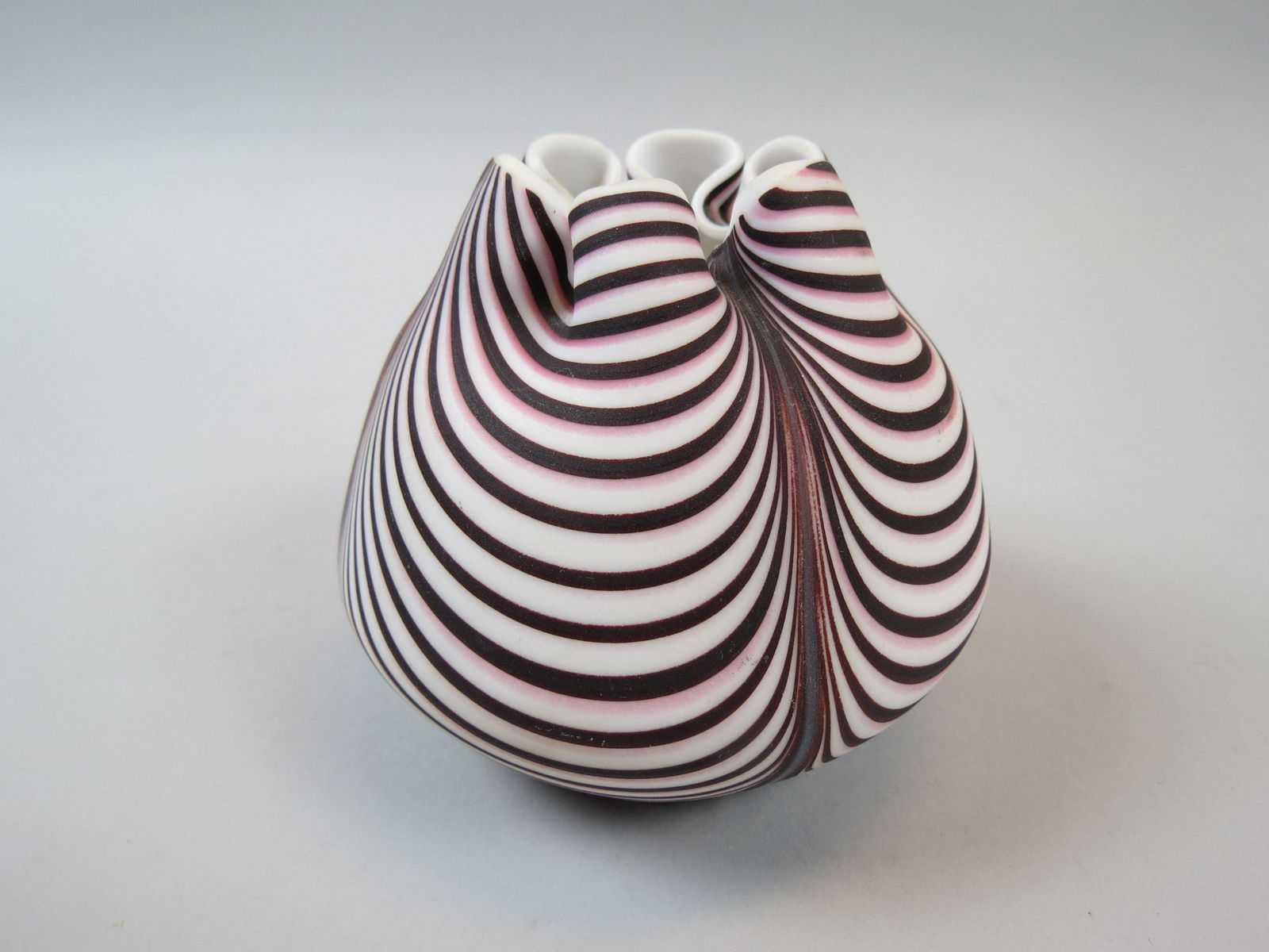 Victorian Nailsea Type  Art Glass Rose Bowl, (1 of 5)