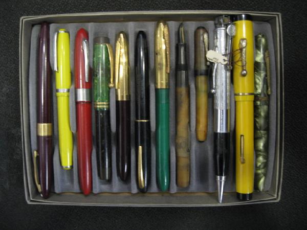 Tray of 12 Old Fountain Pens and Pencil,: mixed, but also has a Ronson one with lighter on top.
