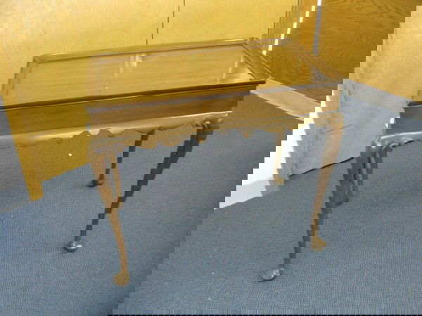 Kittinger Colonial Williamsburg Tea Table,: pull-out shelves, low gallery top, 26" tall, 18" x 29" top.