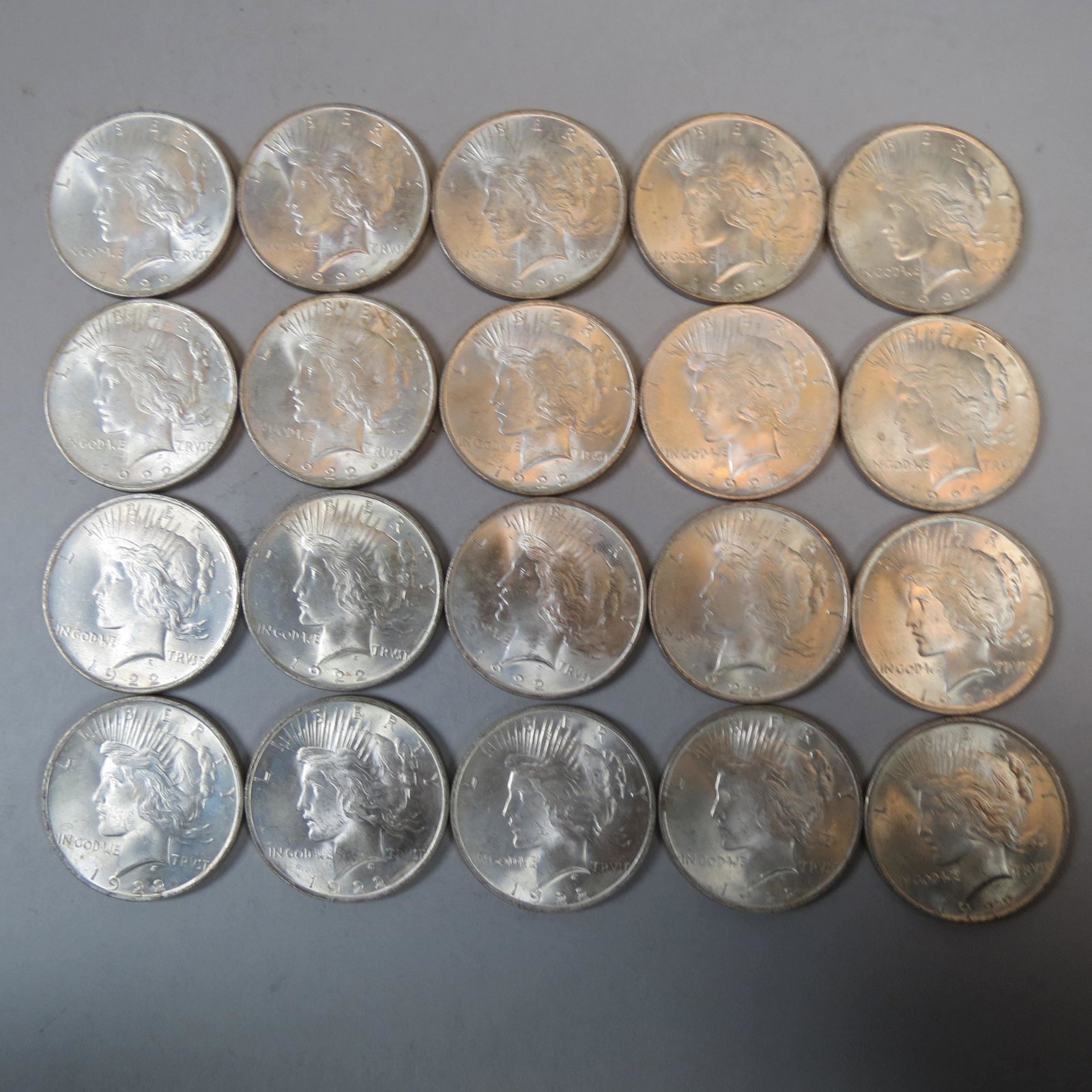 20 1922 Peace Silver Dollars. uncirculated, (1 of 7)