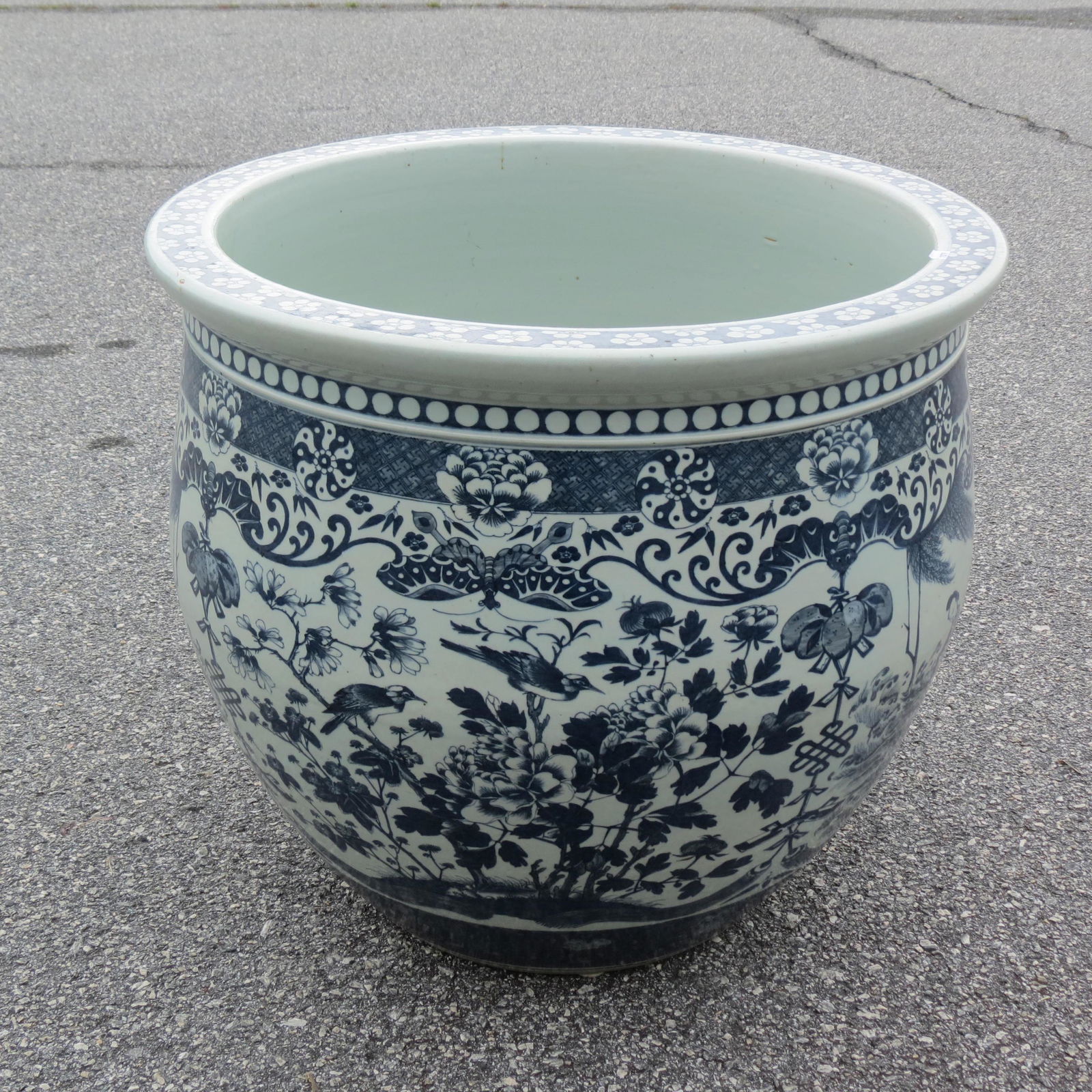 Early Chinese Blue & White Porcelain Fishbowl (1 of 20)