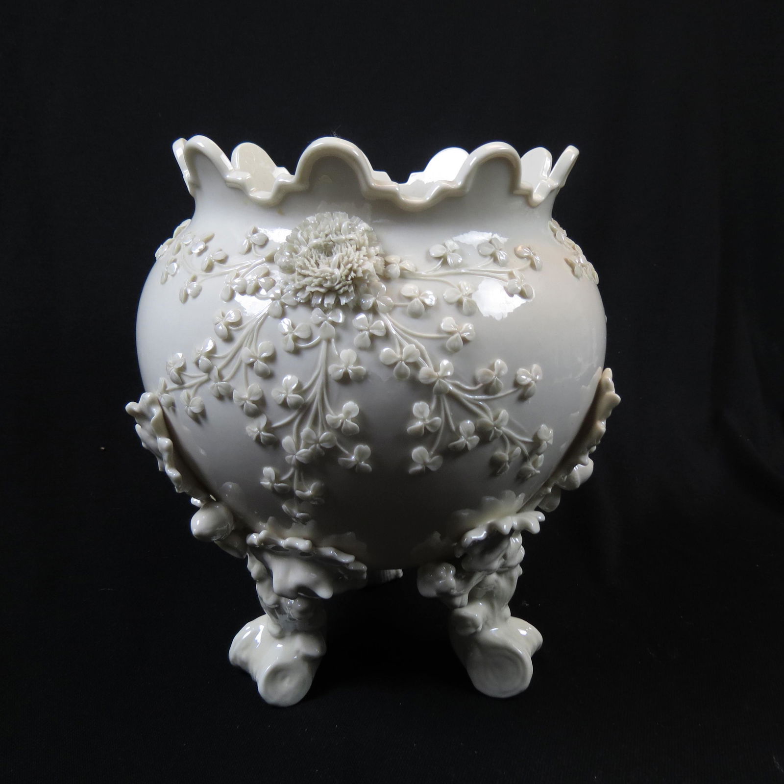 Rare Early Irish Belleek Porcelain Jardiniere (1 of 5)