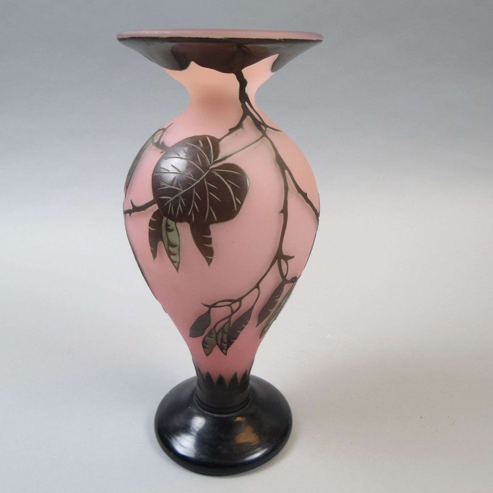 Richard Cameo Art Glass Vase (1 of 6)