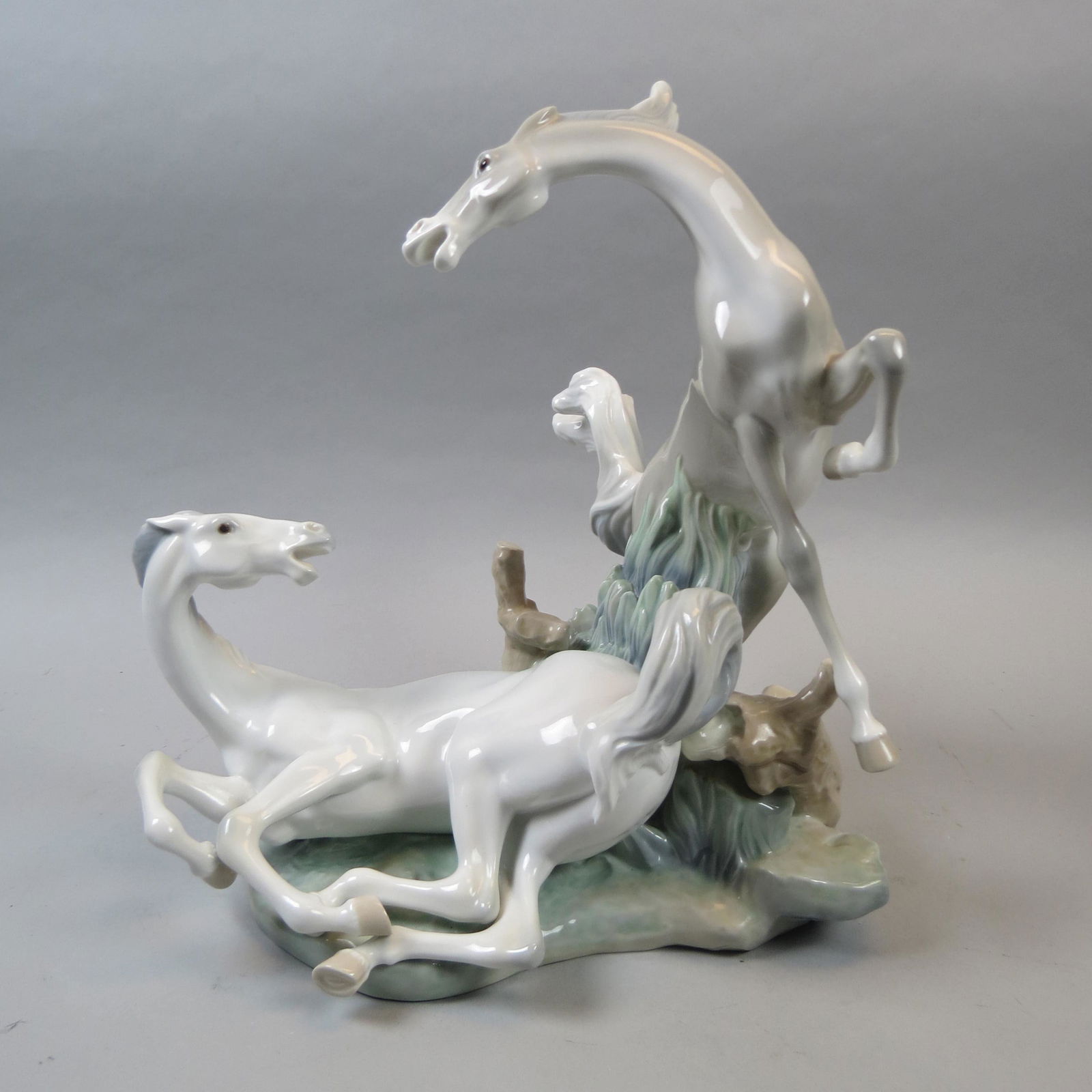 Lladro Figurine of Two Horses, large (1 of 6)