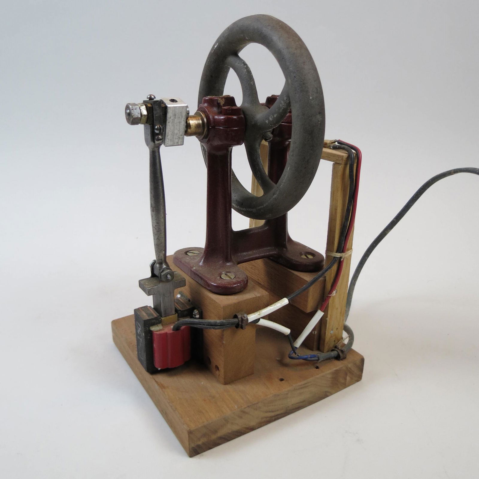 Toy Engine, electric, wood base, 9 3/4" X 5 3/4". (1 of 4)