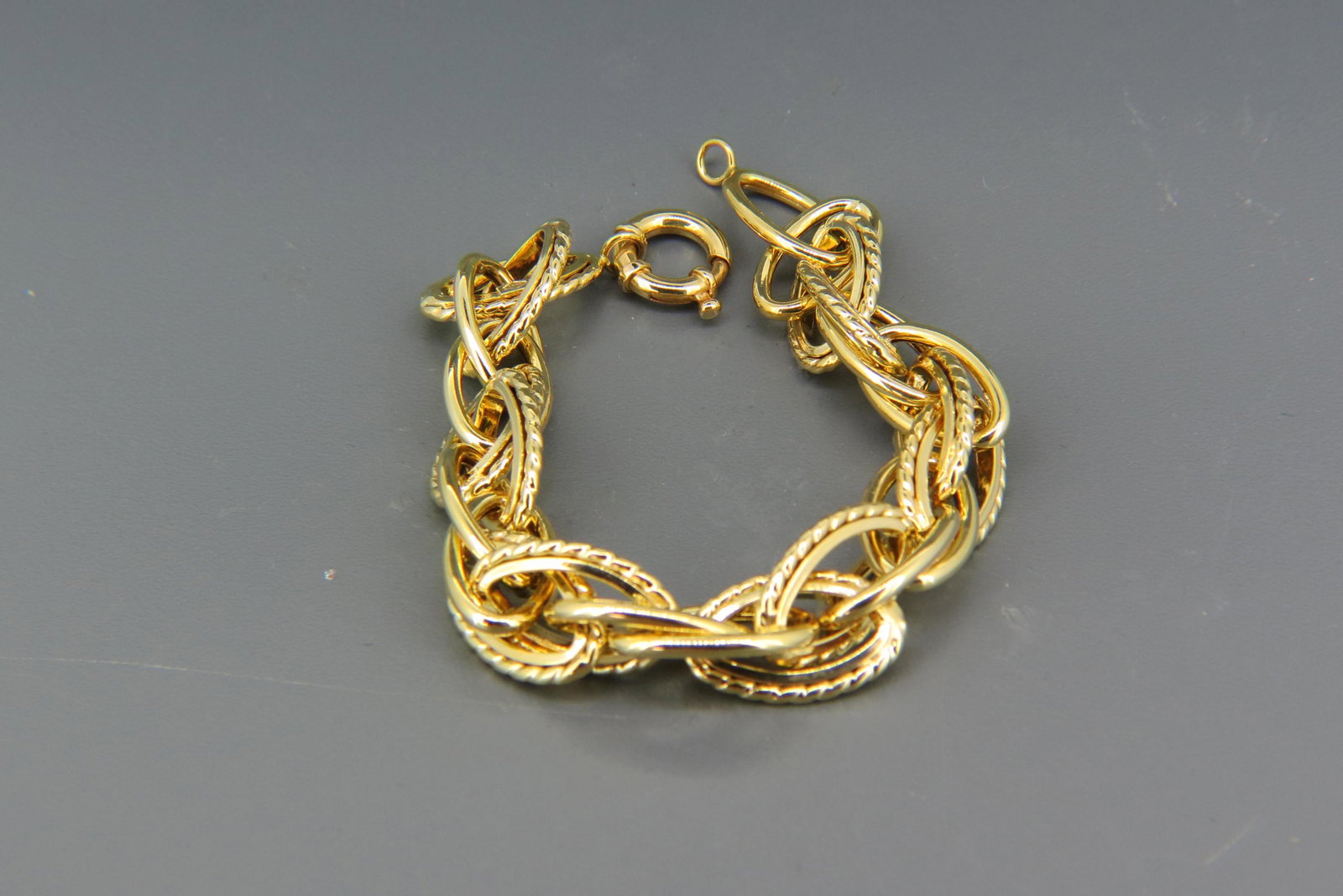 18K Gold Bracelet by Milor,: large oval links and rope designs, 7 1/2" long, 10.5 grams, excellent.