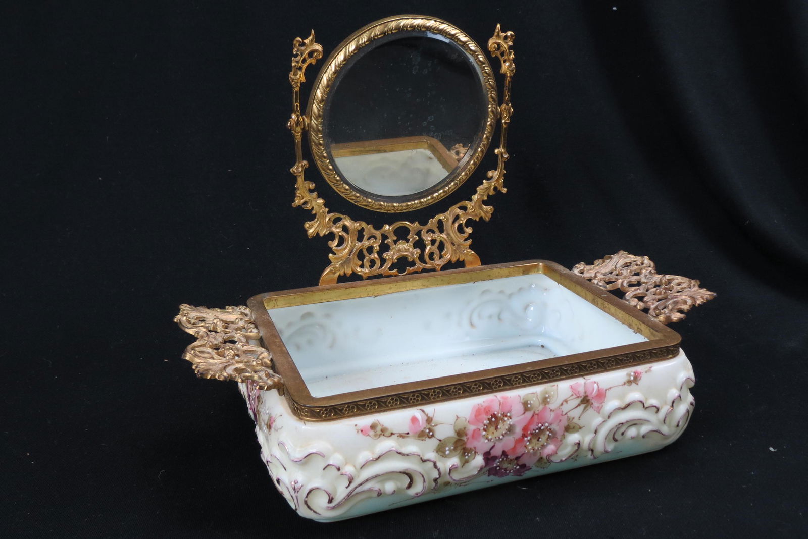 Scarce Wavecrest Art Glass Dresser Box & Mirror, (1 of 7)