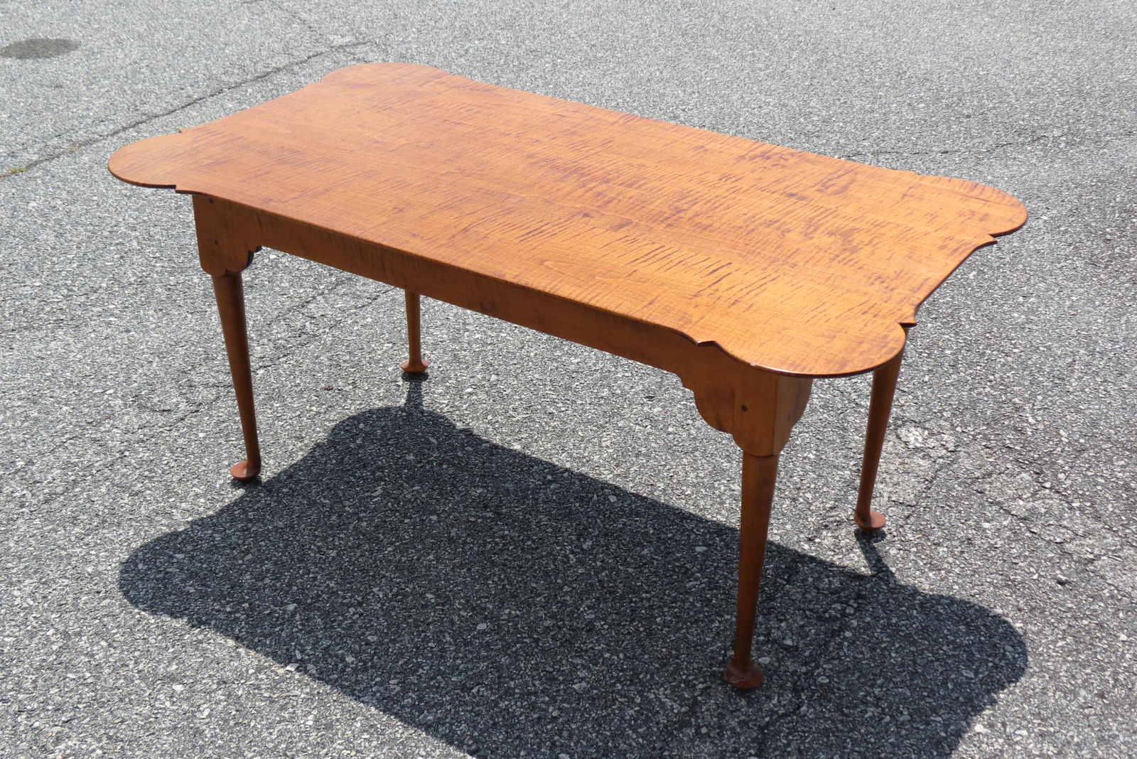 D.R. Dimes Tiger Maple Coffee Table, (1 of 5)