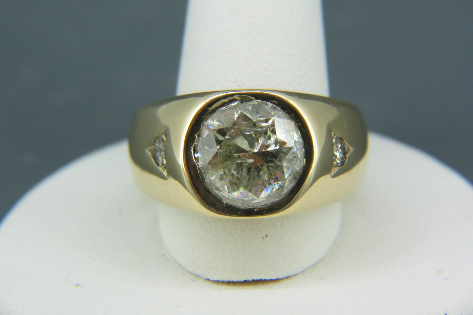 Man's Diamond Ring with 4.30 Carat Round Brilliant (1 of 7)