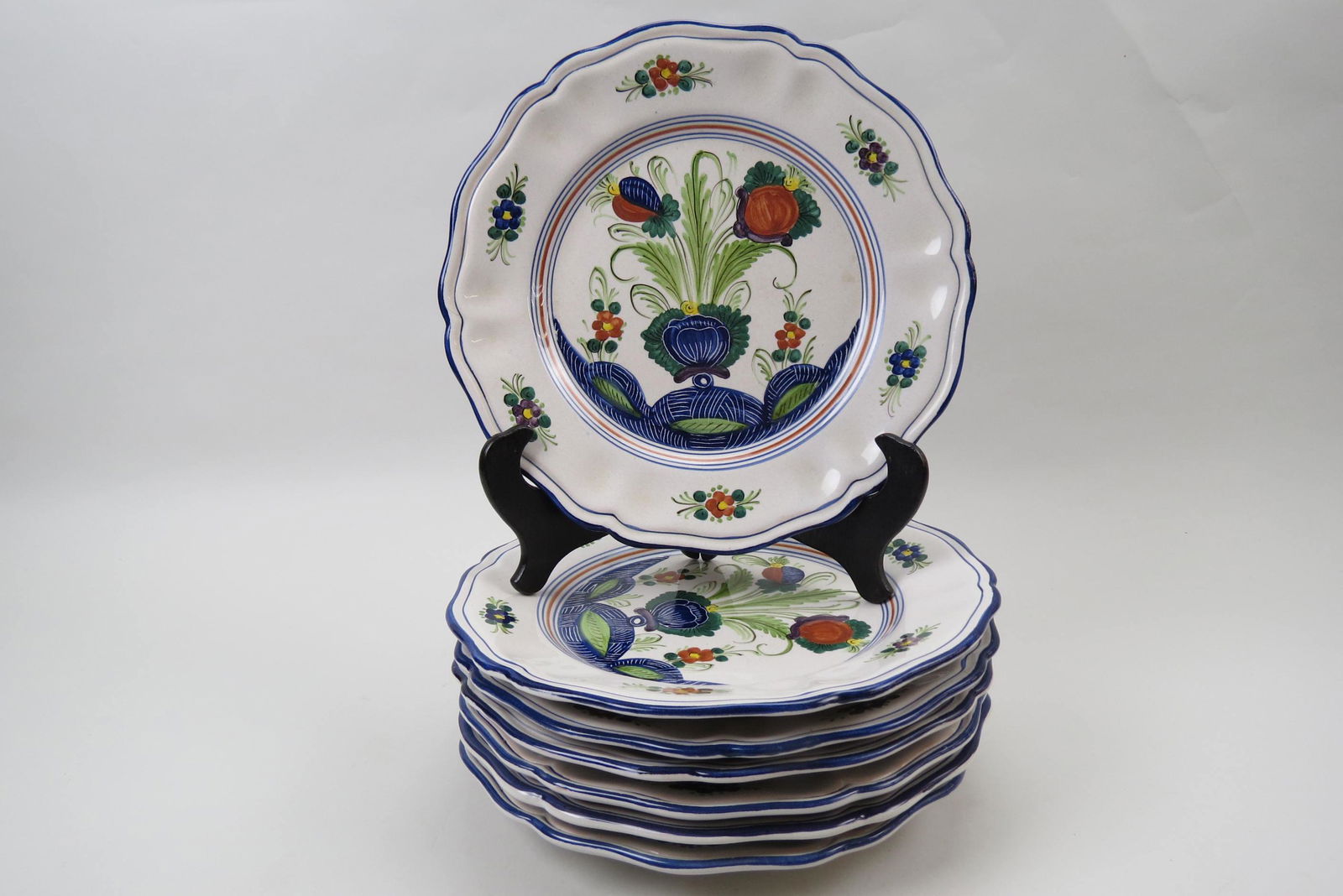 7 Deruta Italian Pottery Plates, (1 of 3)