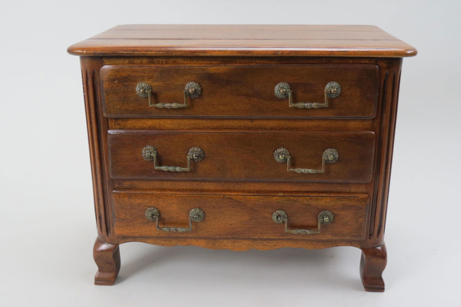 Fine Doll Size or Salesman's Sample Chest, (1 of 7)