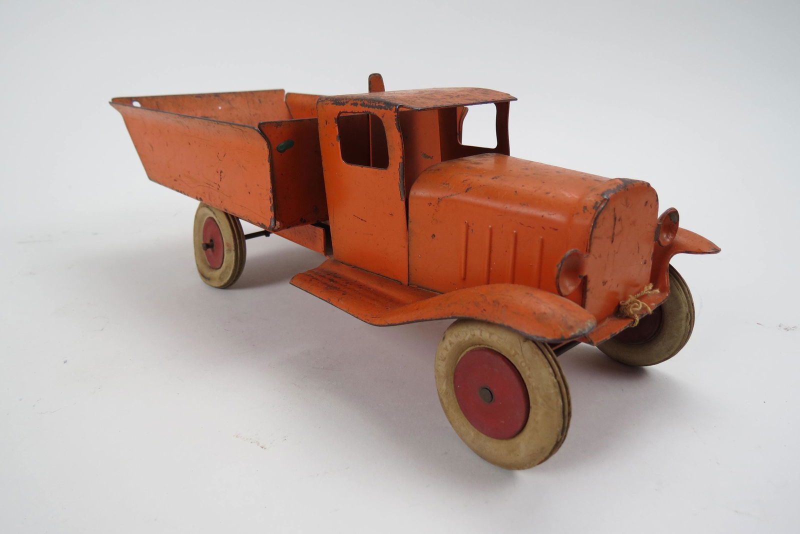 Wyandotte Toy Metal Dump Truck, (1 of 6)