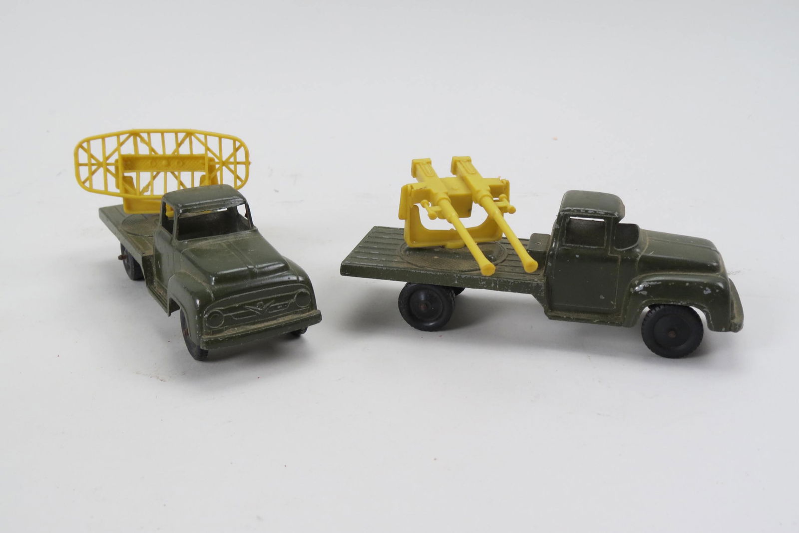 2 Tootsietoy Toy Army Trucks, (1 of 4)