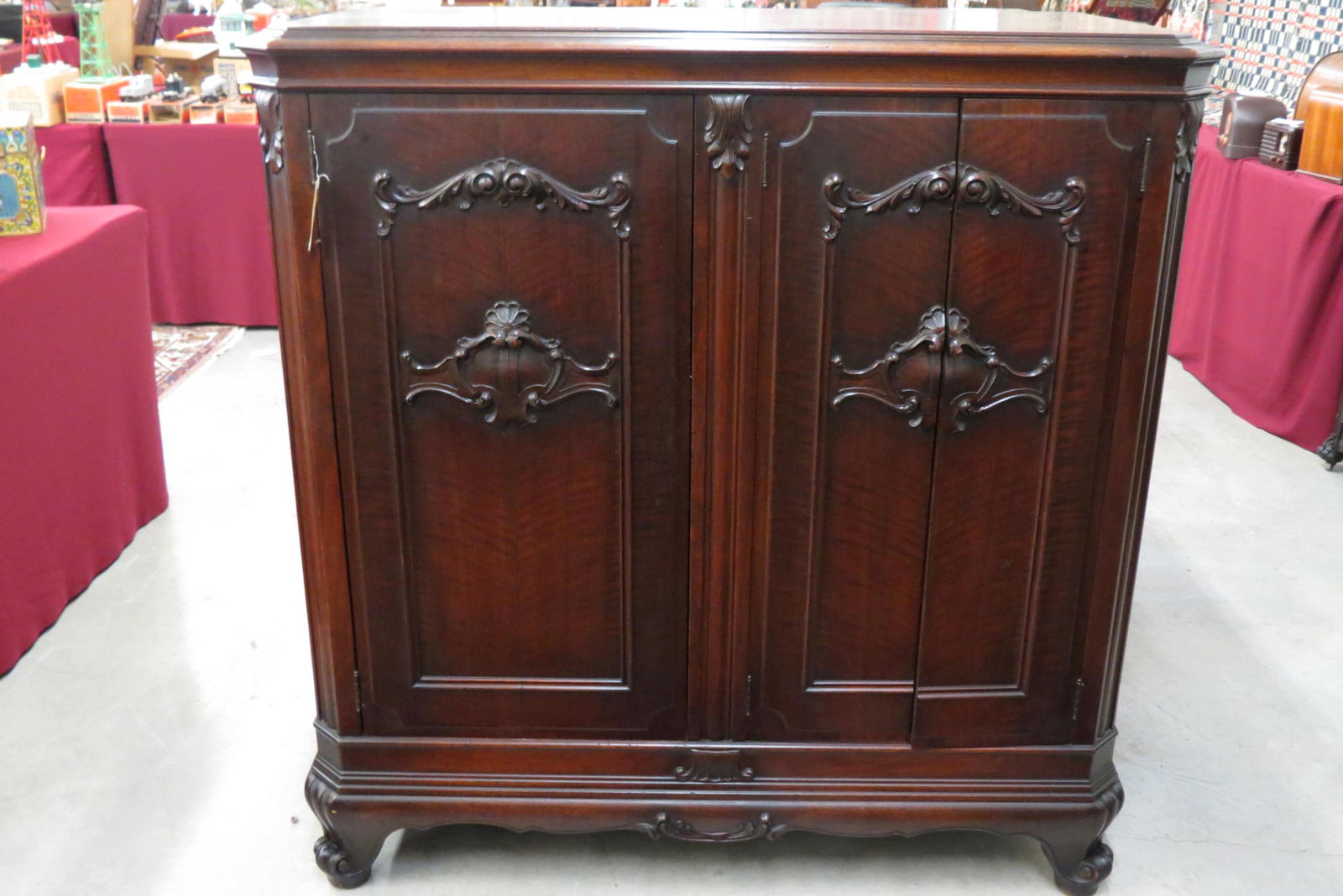 Rare Victor First "Automatic Record Changer" (1 of 10)