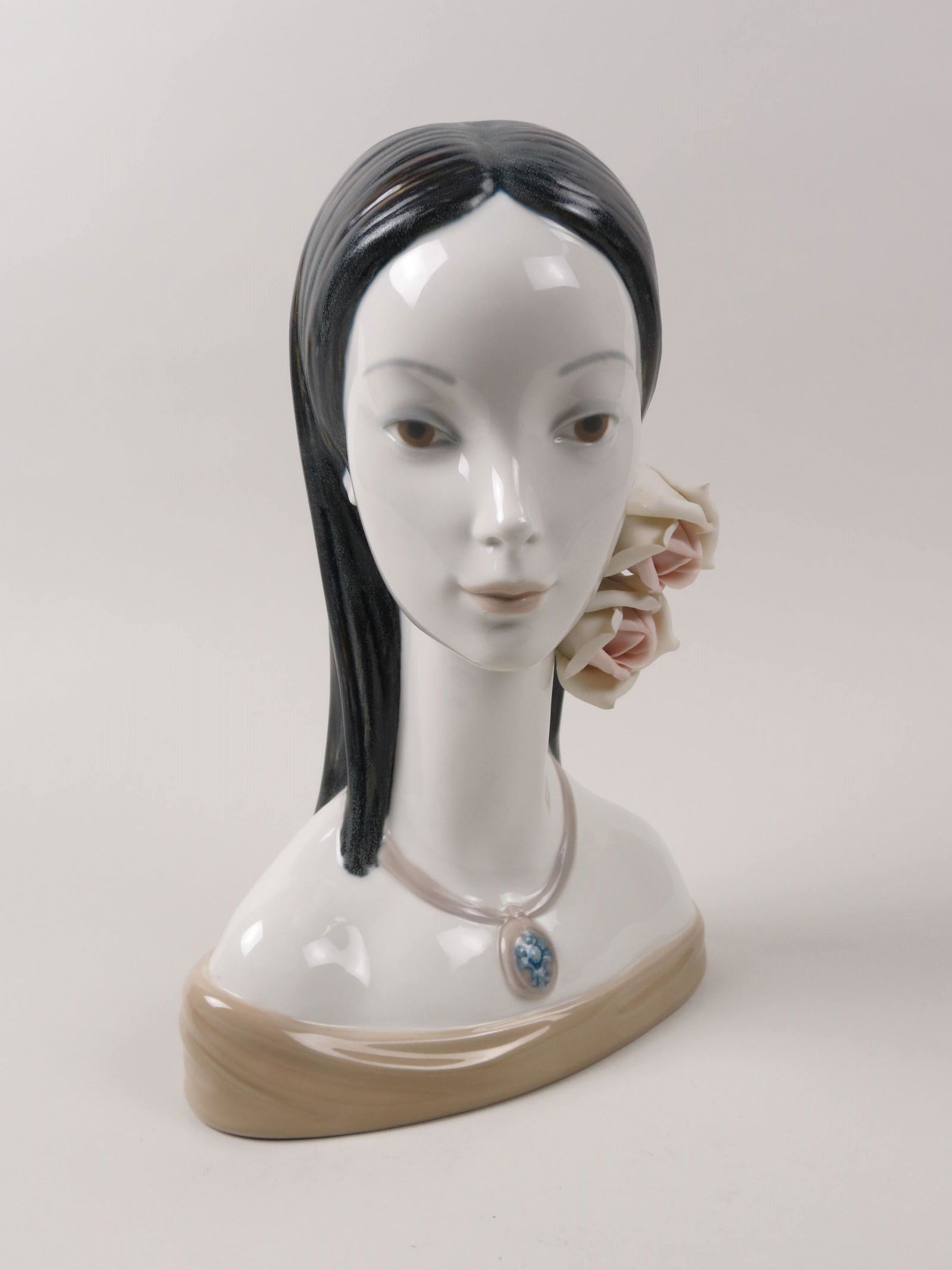 Lladro Figurine Bust of Young Female "Maja", (1 of 4)