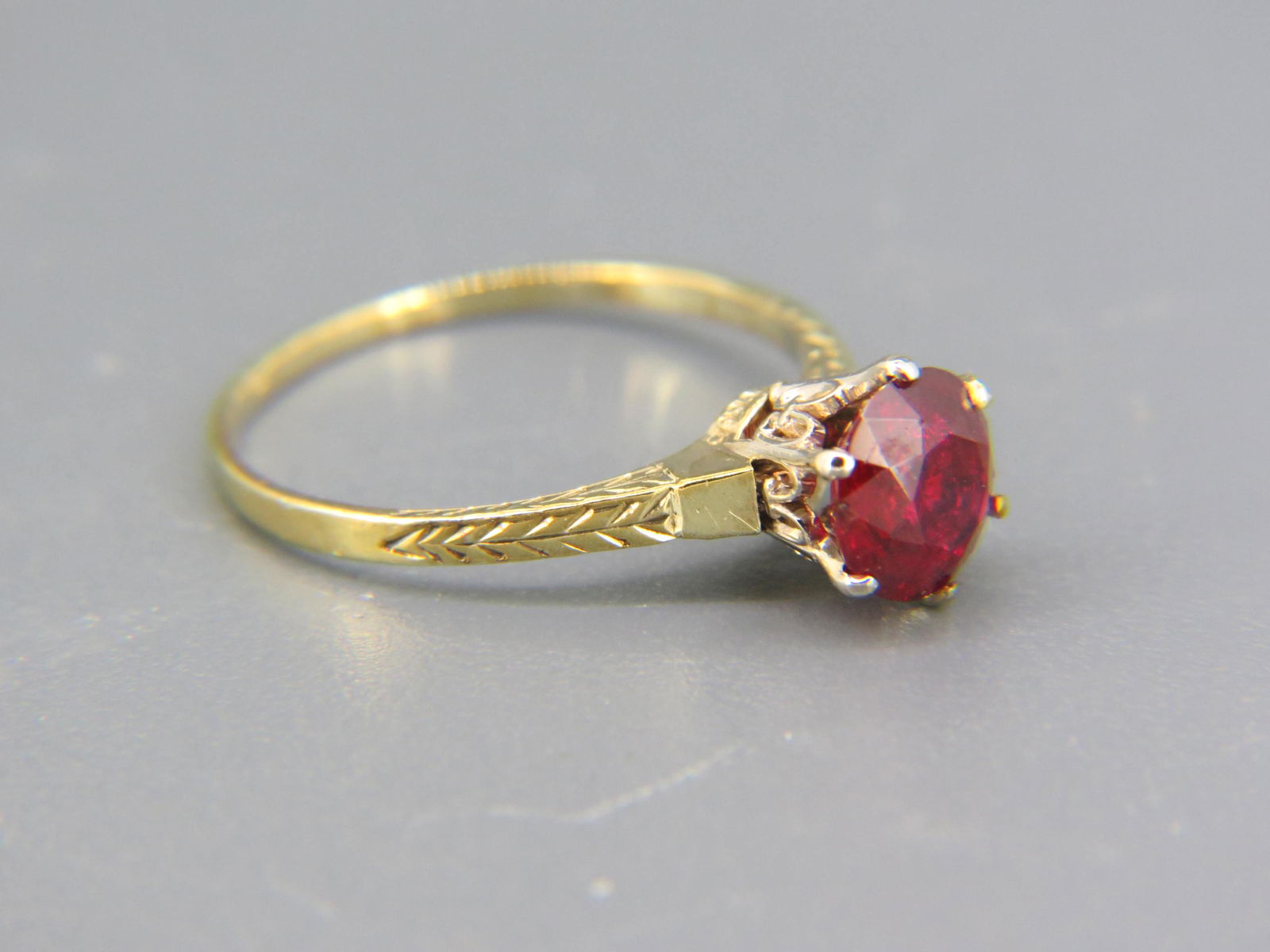 Ruby Solitaire Ring with 1.40 carat (1 of 7)