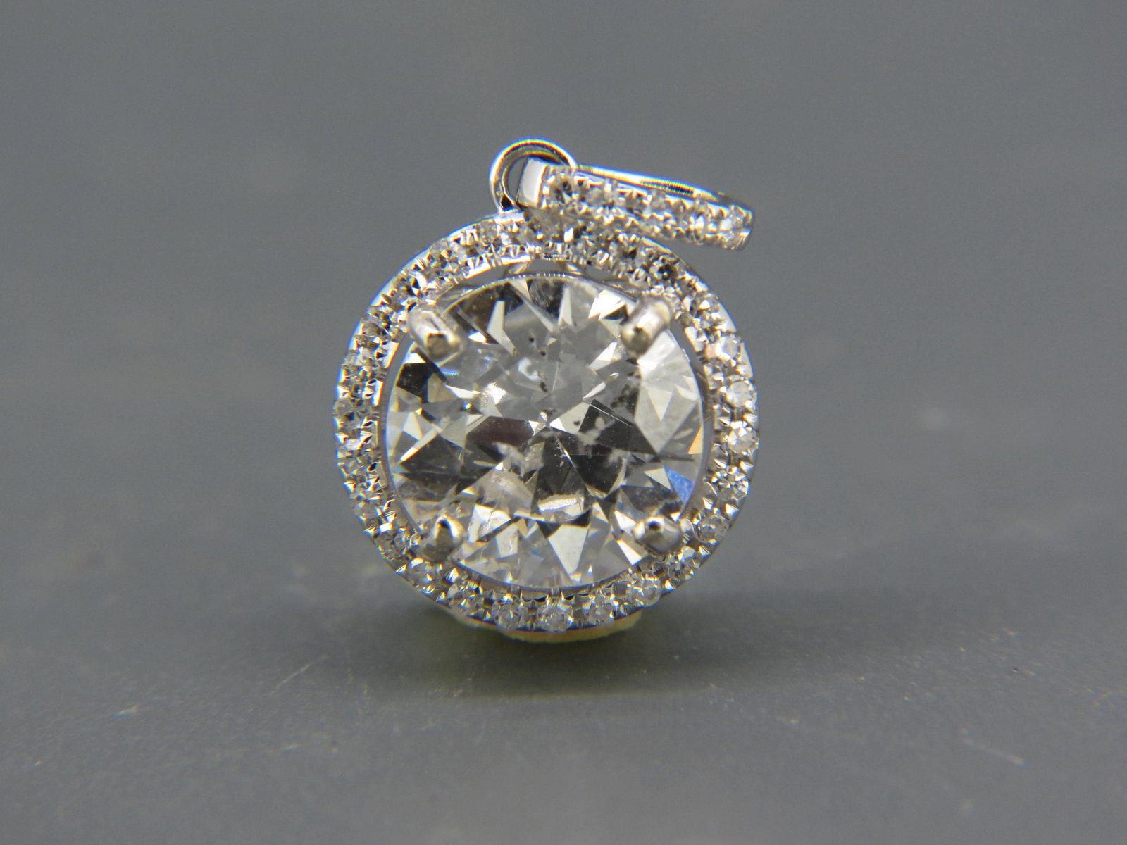 Diamond Pendant with 3.10 Carat Round Brilliant, (1 of 5)