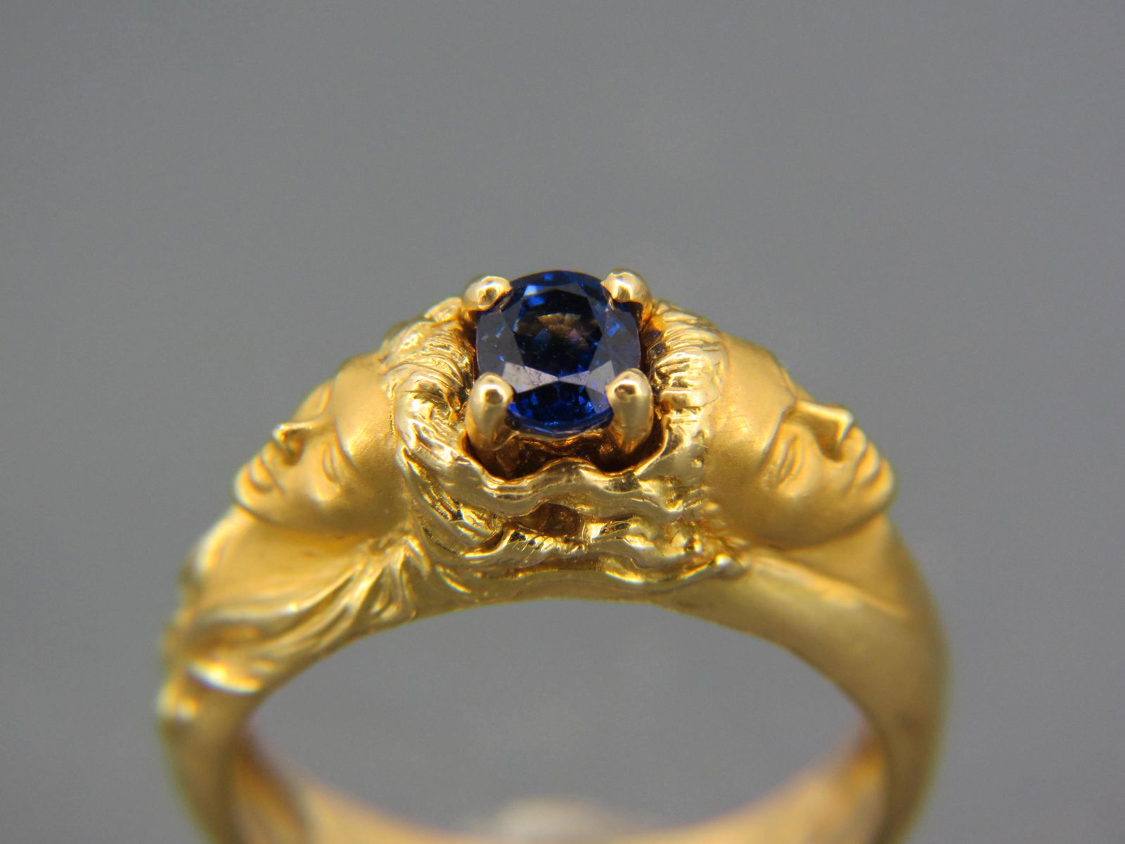 Sapphire 18K Gold Ring with Female Heads, (1 of 7)