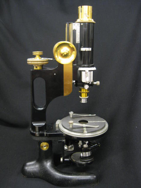 Ernst Leitz Microscope, fine quality in dovetail w: fine quality in dovetail wooden box.