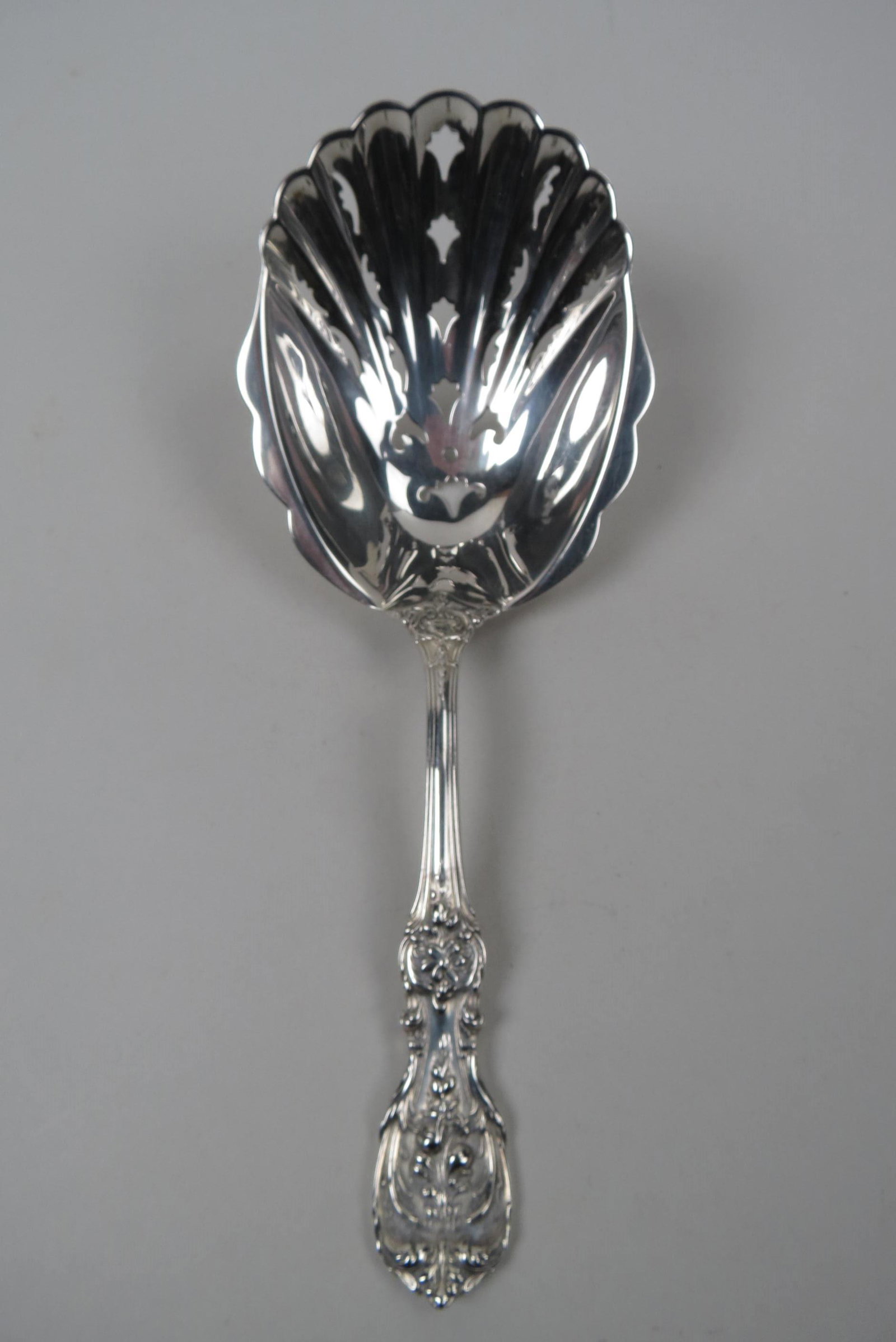 Reed & Barton Francis I Sterling Cracker Scoop,: 8 1/2", 97 grams, no monogram, excellent.