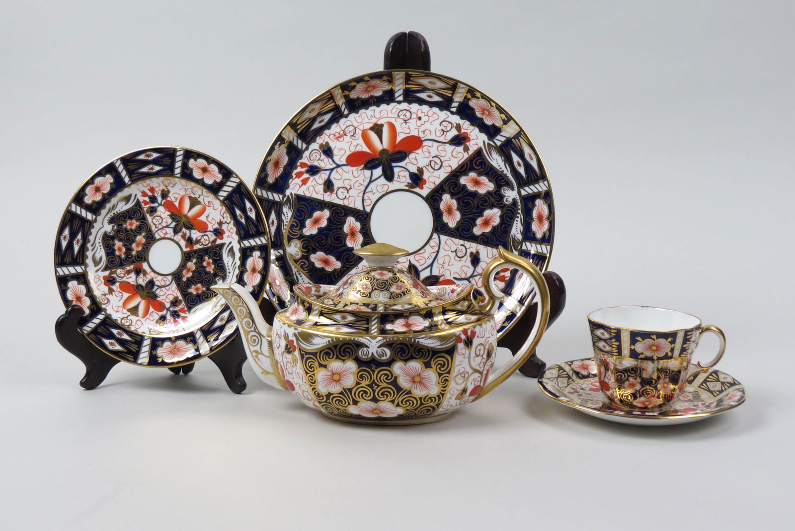 18 pc. Royal Crown Derby Tea Set Traditonal Imari, (1 of 5)