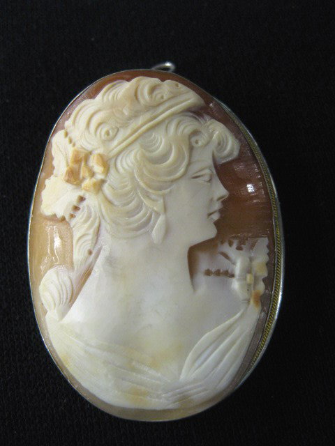 Cameo Brooch or Pendant, carved shell: portrait of a young lady, 1-1/2" x 2", excellent