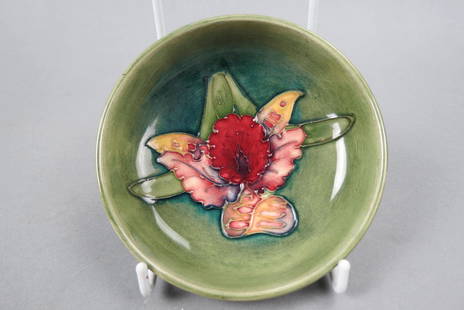 Moorcroft Pottery Bowl,: Hibiscus decor on green, 5" diameter, excellent.