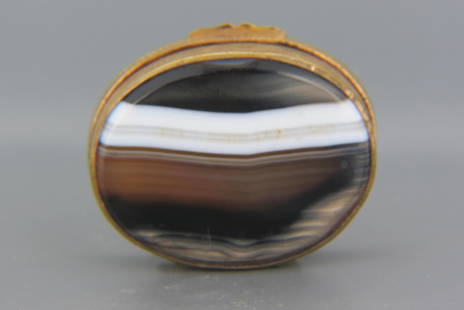 Agate Oval Snuff Box or Pill Box,: late 19th century, excellent.