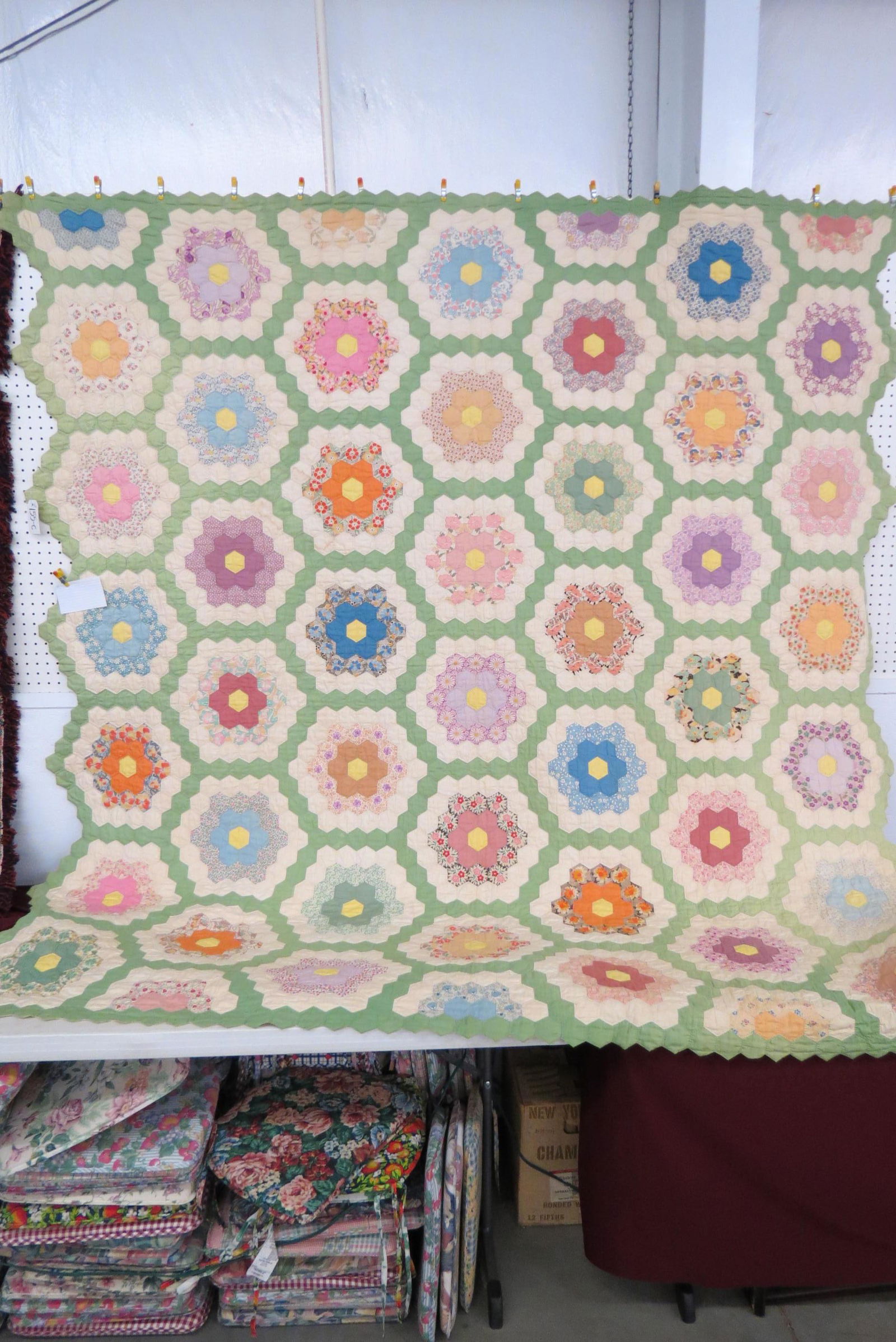 Antique Handmade Quilt "Grandma's Flower Garden", (1 of 4)
