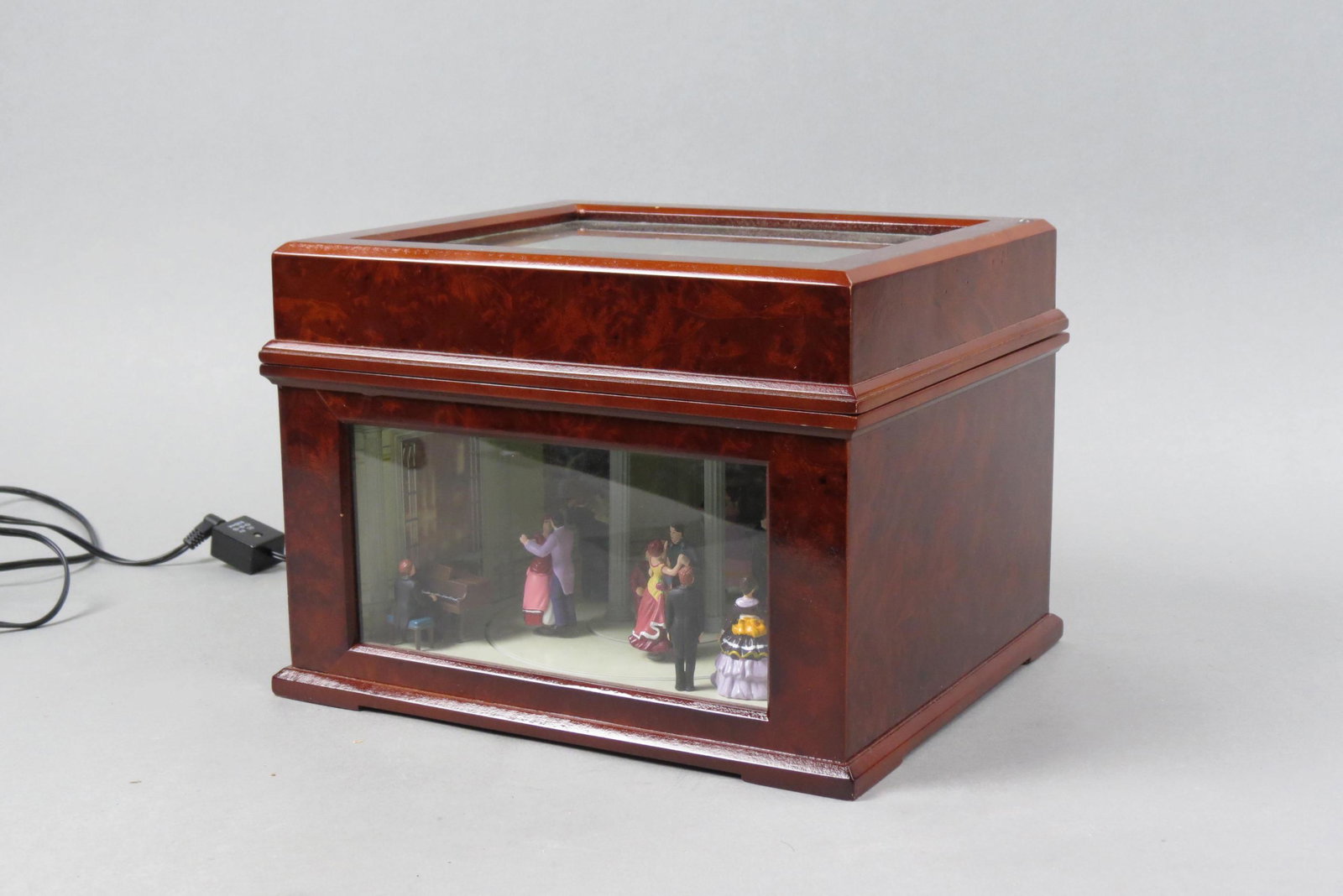 Crosley Disc Music Box "Ballroom Dancers",: model CR310, with 16-7" discs, case is 9" X 10", 7 1/2" tall, glass view front and top, electric.