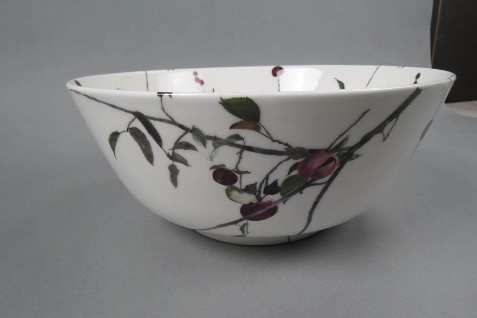 Royal Doulton "Wyeth Bowl" Andrew Wyeth Apples: Decor, fine porcelain issued through Franklin Mint in 1973, with certificate, excellent.