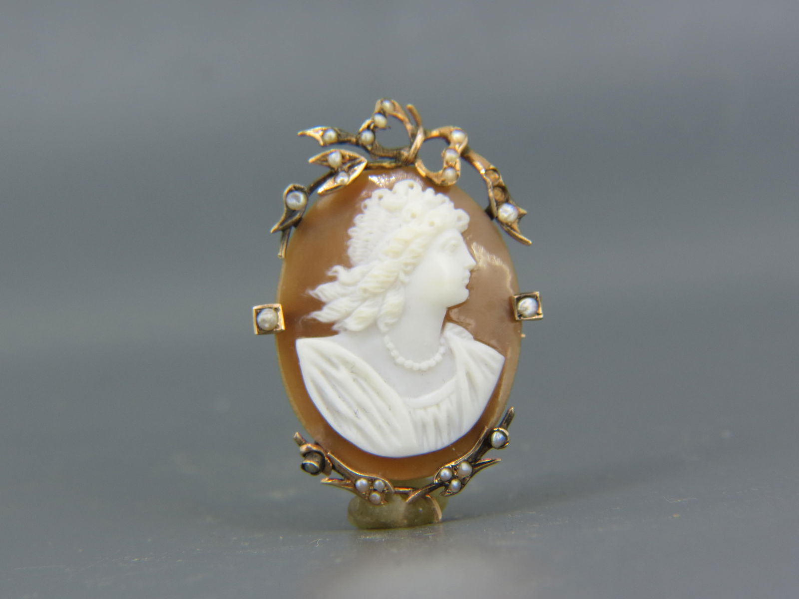 Cameo & Pearl 10K Gold Brooch, 19th century, finely carved shell portrait of a  lady, surrounded by (1 of 1)