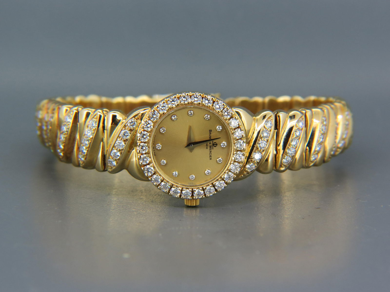 Baume & mercier Diamond 18k Gold Wristwatch, ladies, 108 round diamonds around case and  throughout (1 of 7)