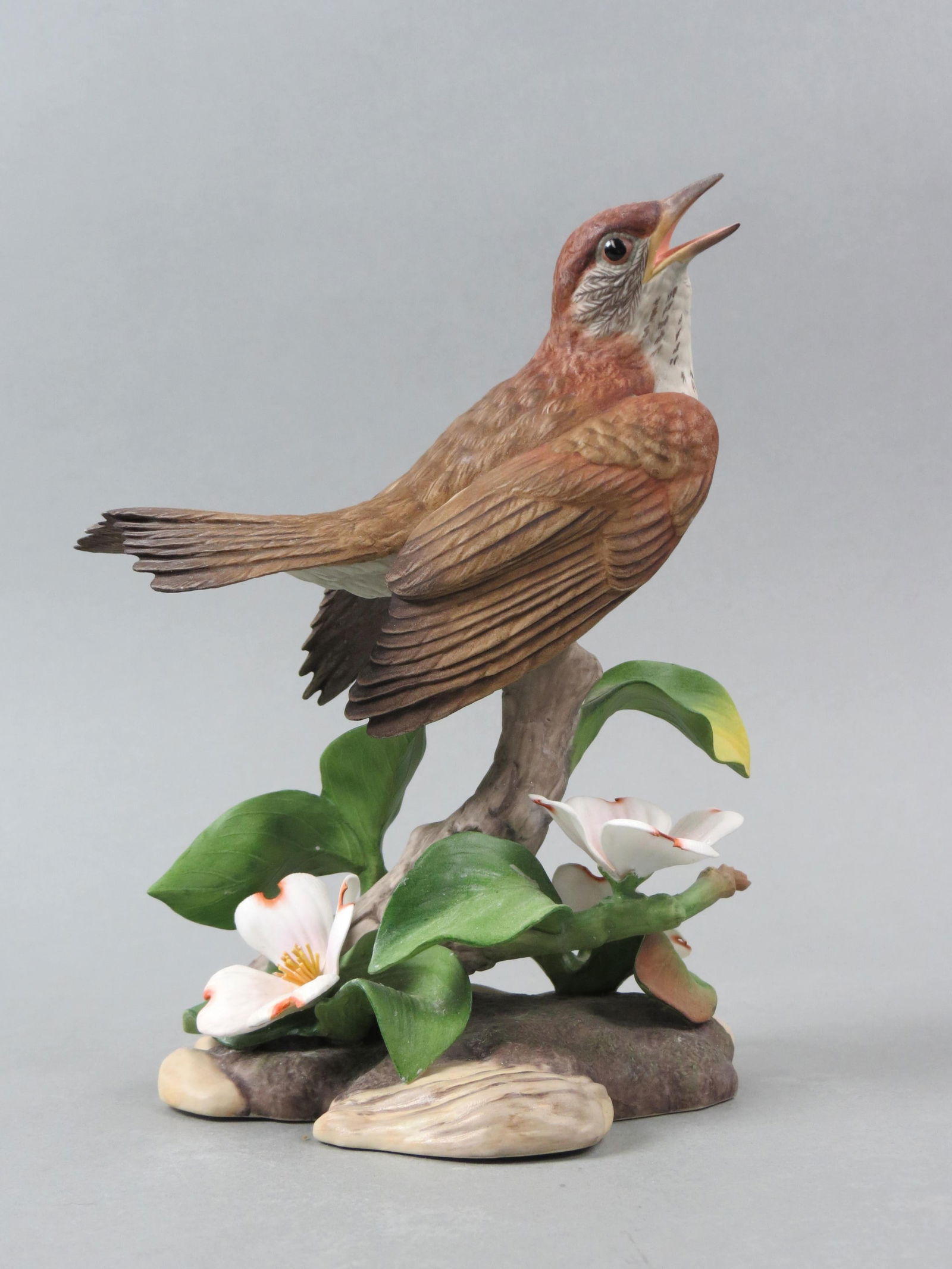 Boehm Figurine "Robin with Strawberry Blossoms", #40205, porcelain, issued in 1982, 8" tall, 6 1/2" (1 of 5)