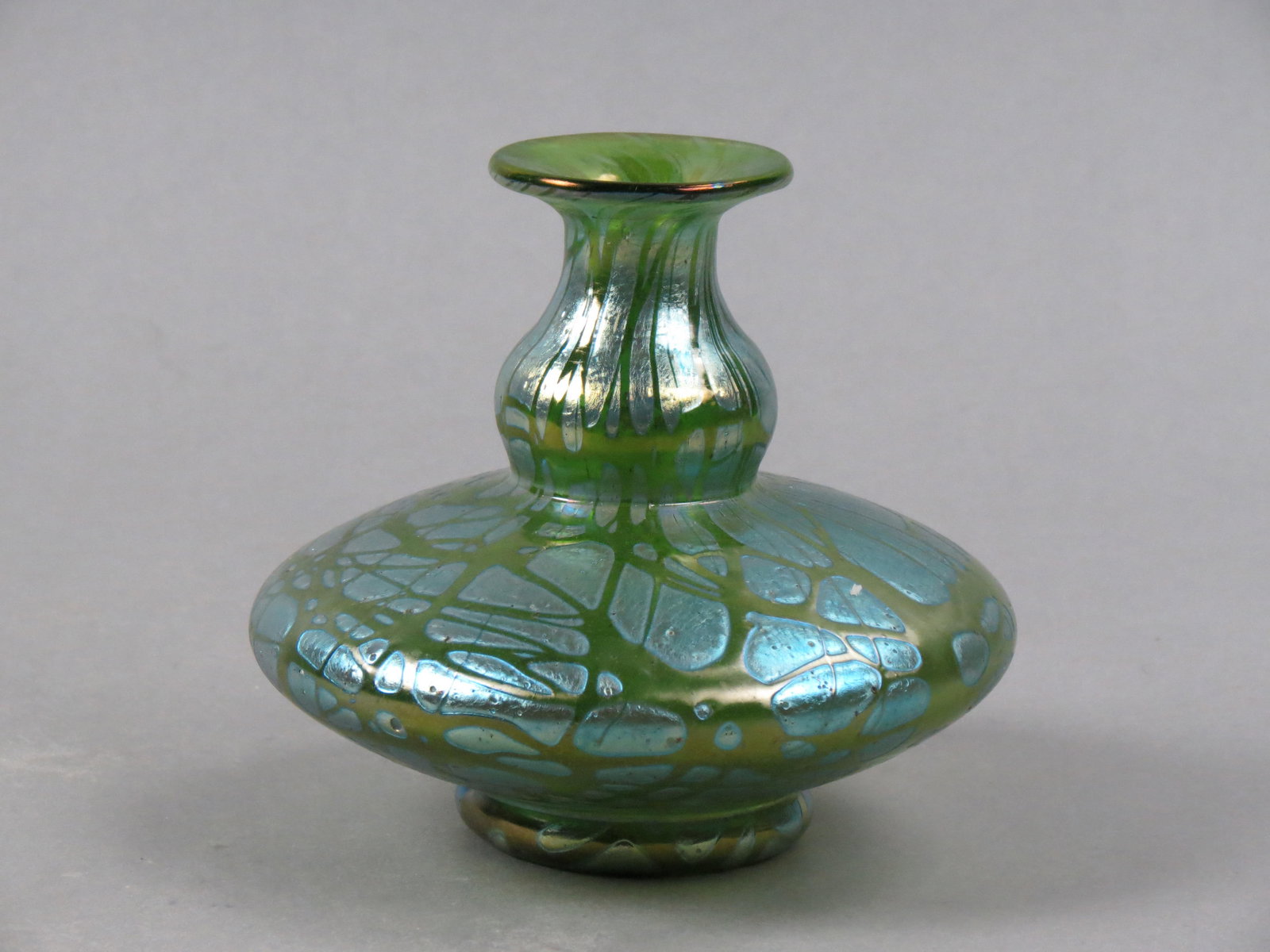 Loetz Art Glass Vase, green trailing vine with blue iridescent finish, 5" tall, 5 1/2" wide,: Loetz Art Glass Vase, green trailing vine with blue iridescent finish, 5" tall, 5 1/2" wide, excellent.