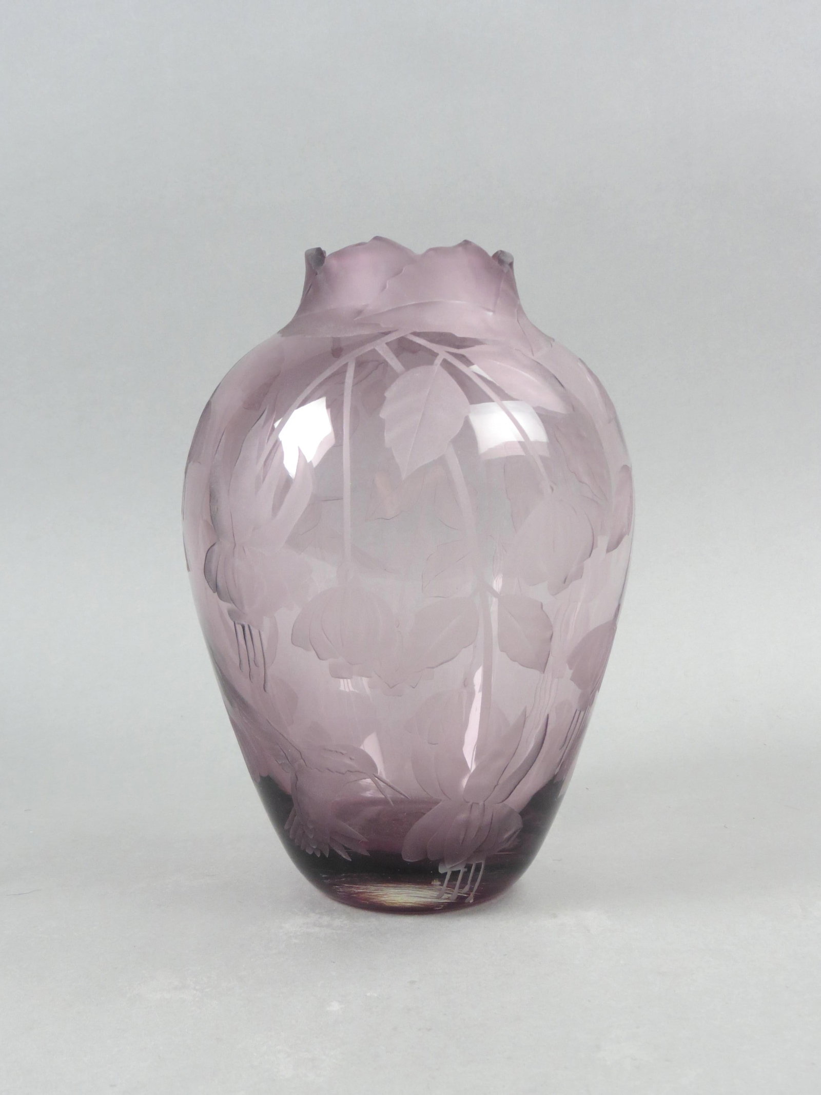 Cynthia Meyers Carved & Etched Vase, sand carved with floral decor on amethyst, 10" tall, signed: Cynthia Meyers Carved & Etched Vase, sand carved with floral decor on amethyst, 10" tall, signed and dated 1998, well known artist, excellent.......Cynthia Myers creates exquisite sand-carved art glas