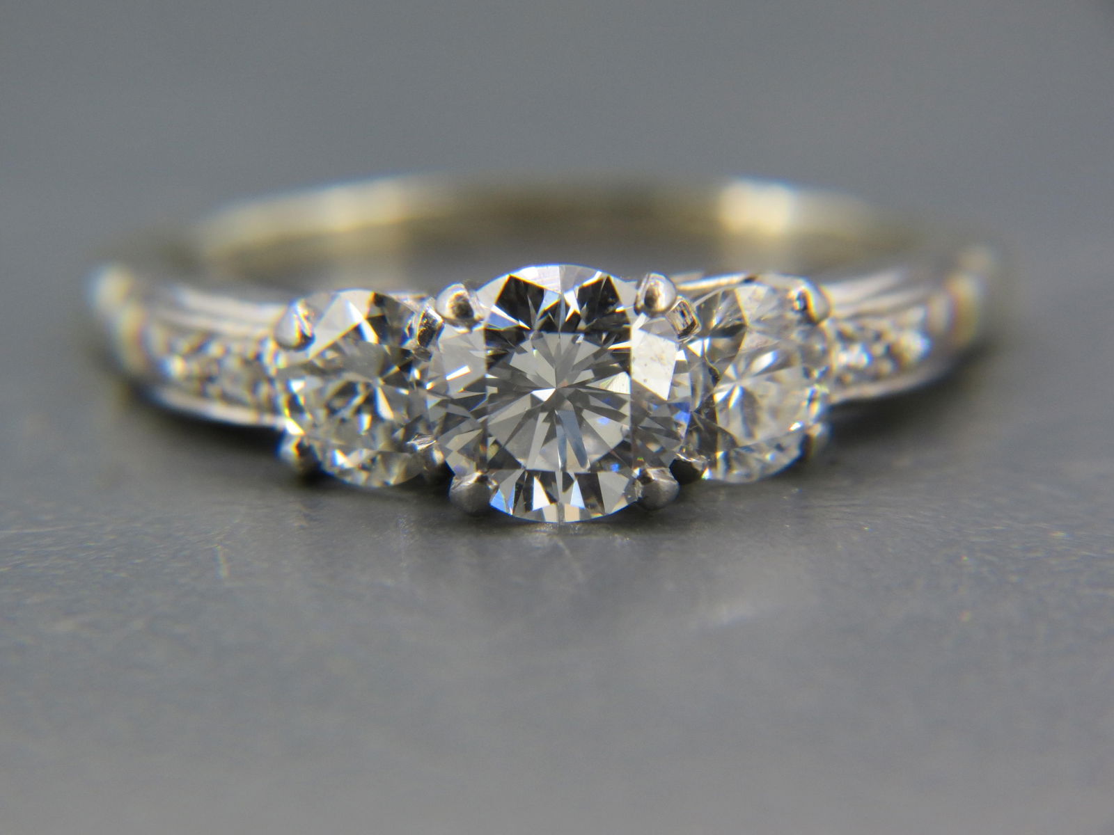 Diamond 18K Gold Ring, 1 carat round brilliant (1 of 7)