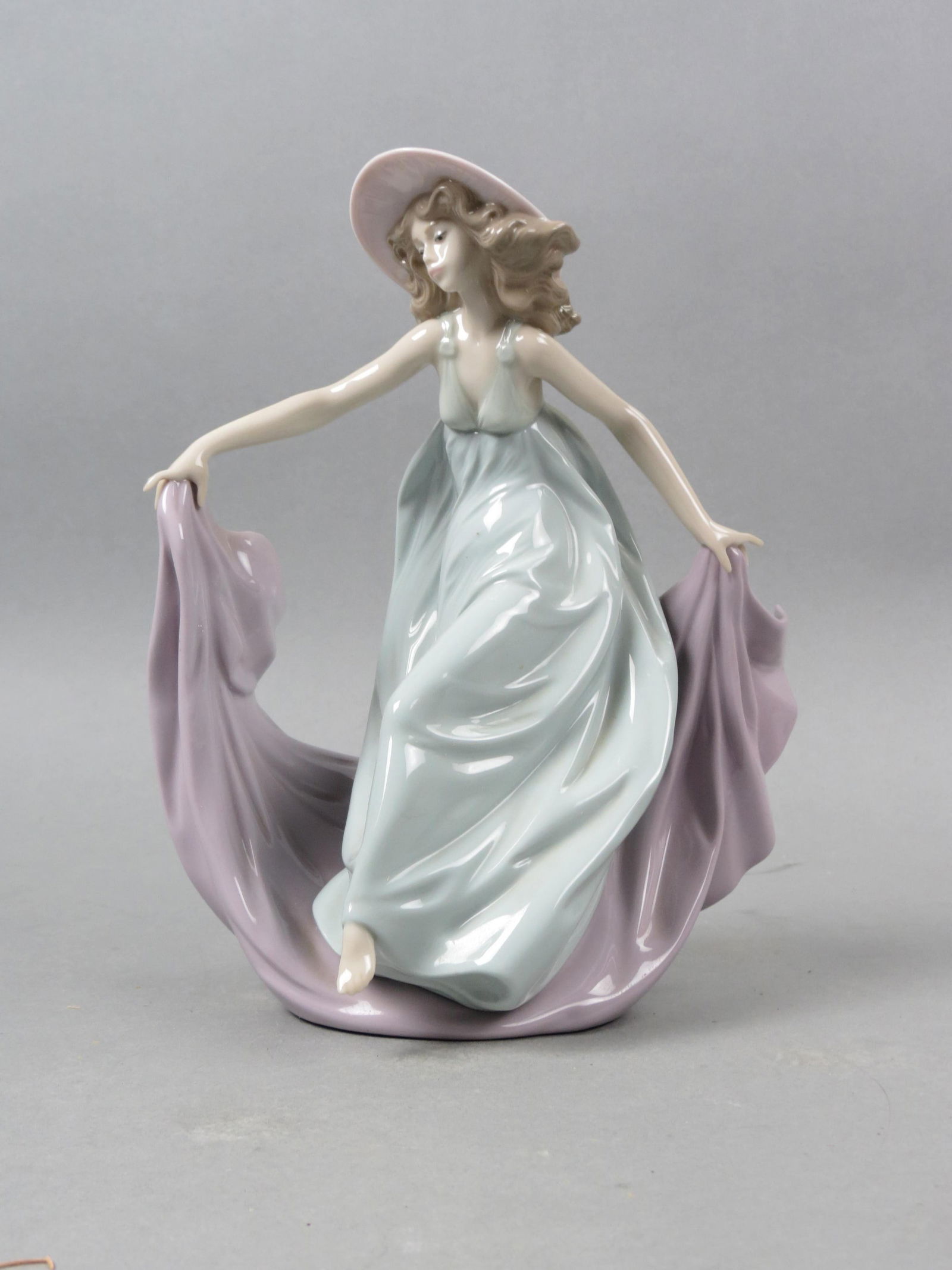 Lladro Figurine "May Dance" #5662, (1 of 4)