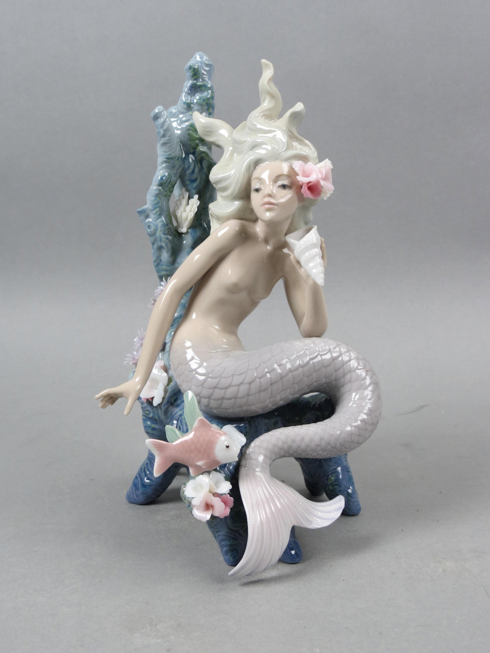 Lladro Figurine "Ocean Beauty" #5785,: 10", issued in 1991 at $625.00, excellent, with box..... Due to fragile nature of the Lladro figurines (fingers and flowers mostly) if you want them shipped by in-house shipping we will no longer be i