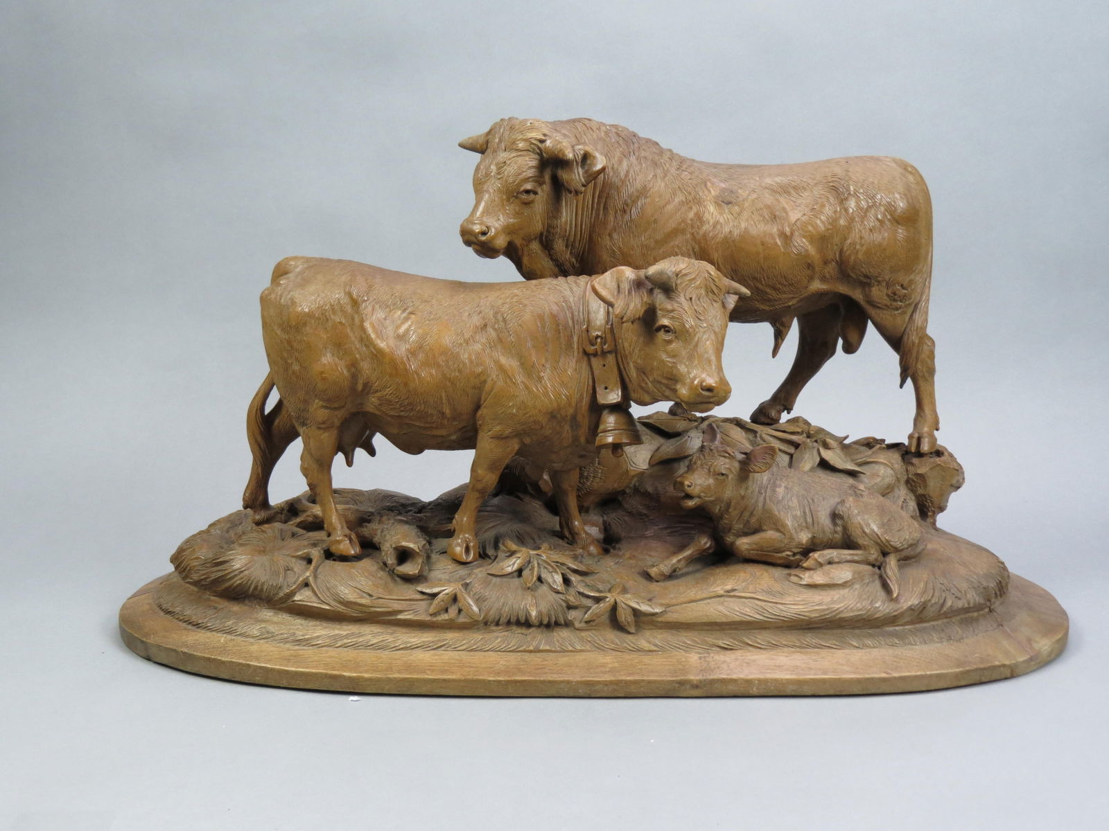 Black Forest Carving of Bull, Cow & Calf, (1 of 11)