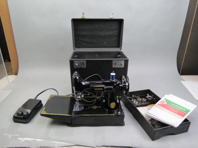 Singer Featherweight Sewing Machine, (1 of 6)