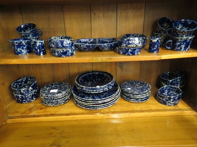 48 pcs. Bennington Pottery Dinnerware,: blue spongeware design, excellent.One of the oldest crafts known to mankind is also what has helped put Bennington, Vermont and Potters Yard on the map. Pottery-making has been part of the area's econ