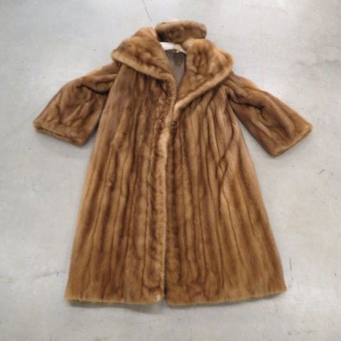 Mink Coat,: light brown, together with mink hat, Annemarie Claus, Wiesbaden.