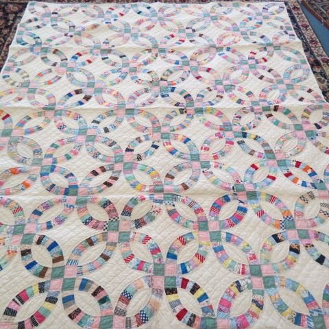 Antique Handmade Quilt, double wedding ring,: 80" X 68", fine.