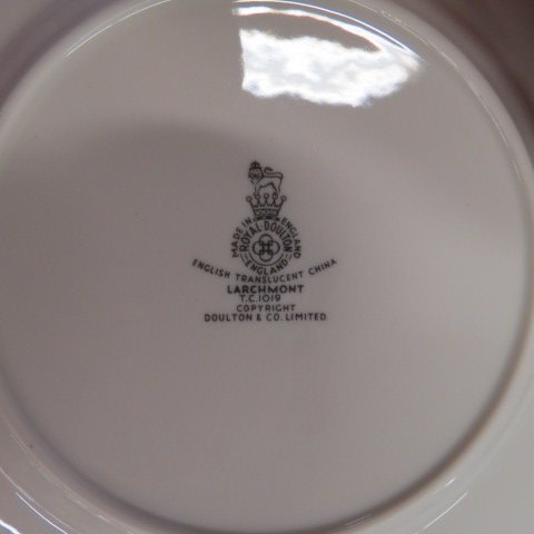25 pc. Royal Doulton "Larchmont" China,: service for 4 plus extras.