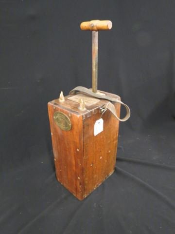 "Reliable Blasting Machine",: antique dynomite blasting igniter by Dupont, 13 1/2" wooden box.