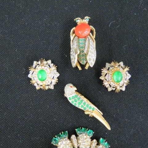 Costume Jewelry Lot,: Nettie Rosenstein bee & parakeets, Ciner brooch and Bijoux Cabcio earrings.
